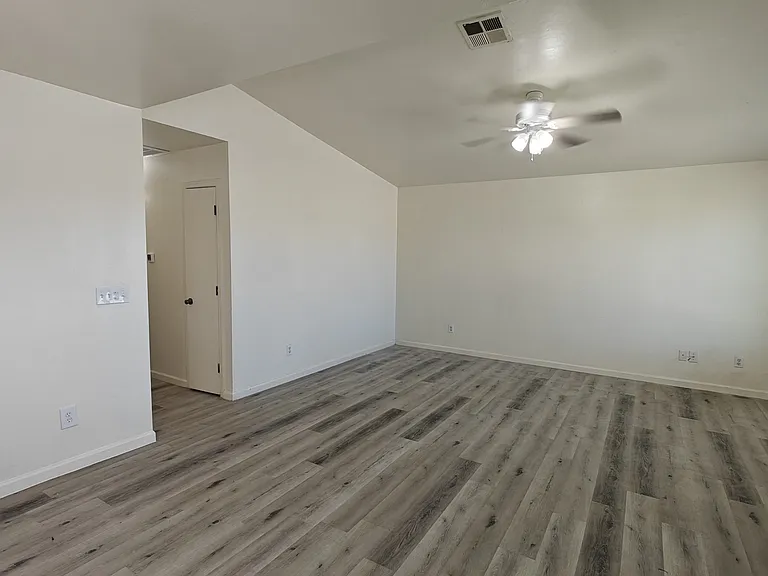 133 W Lester St — Photo 16