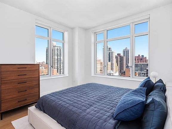 2nd image of 250 E 83rd St #10C