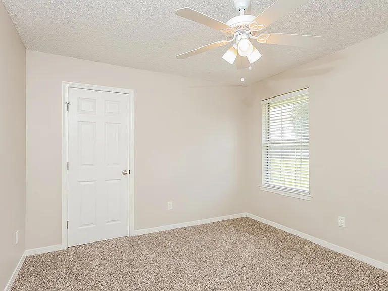 3209 Silverado Cir — Photo 13