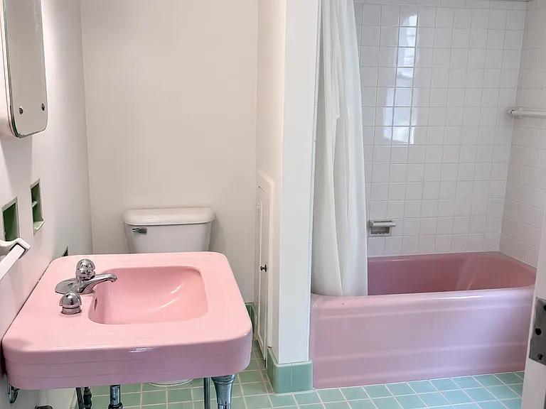 906 Pauline Blvd — Photo 10