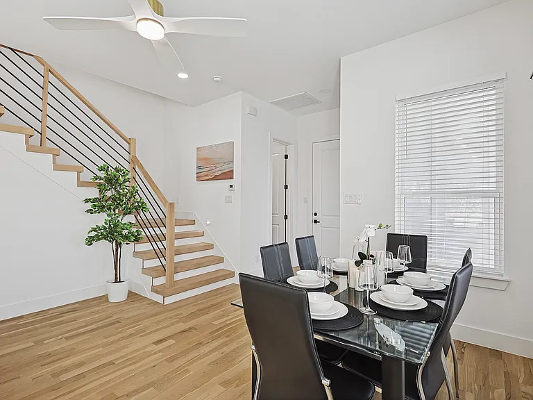 2347 Kings Rd — Photo 38