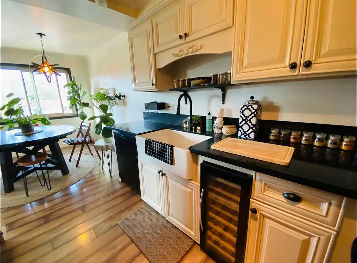 830 N Dalton Ave — Photo 3