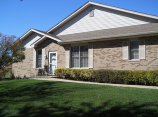 10555 Thornham Ln, Mokena, IL 60448