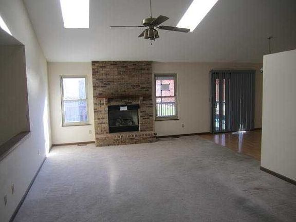 3rd image of 103 Dawnridge Dr