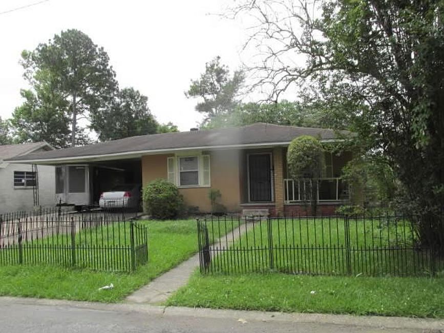 1st image of 3414 Iroquois St