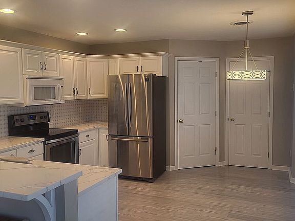 4th image of 4720 Beechwood Trl