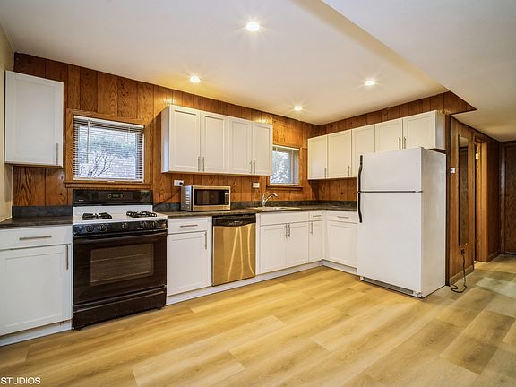 3rd image of 5715 N Cicero Ave #G