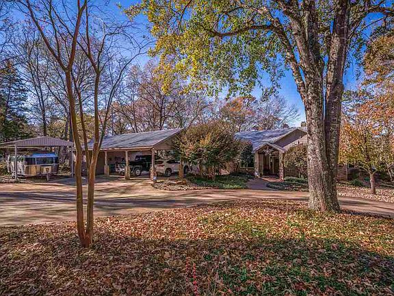 2nd image of 3047 & 3049 E Lake Dr