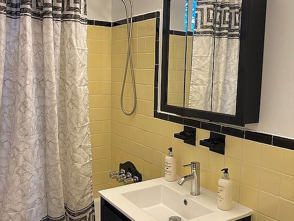 5th image of 8830 182nd St APT 3G