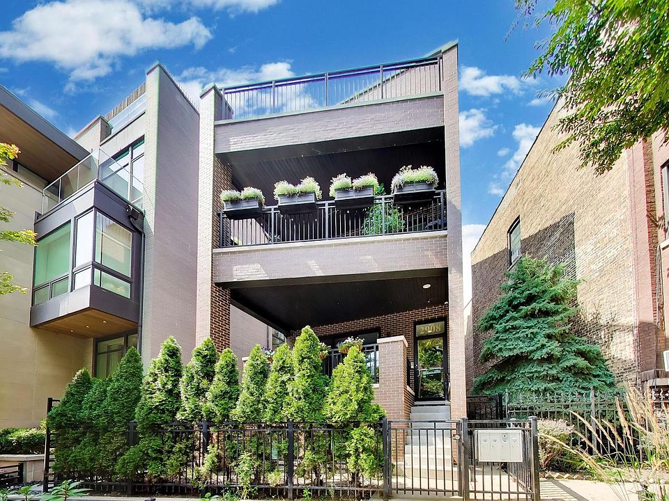 1st image of 2908 N Burling St #1