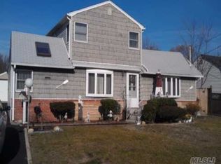 5 Cape Rd, Amityville, NY 11701