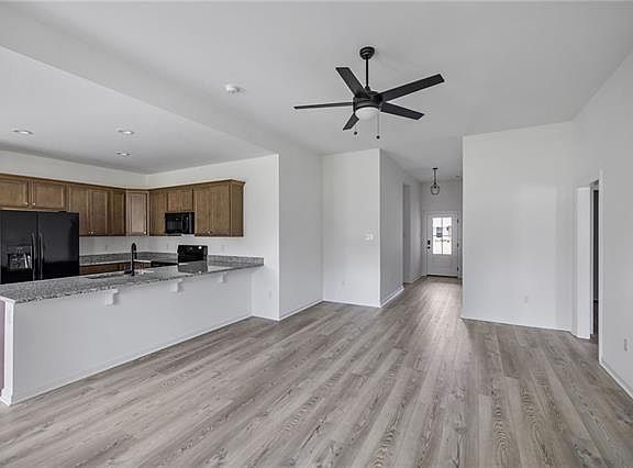 5th image of 41375 Rosewood Dr