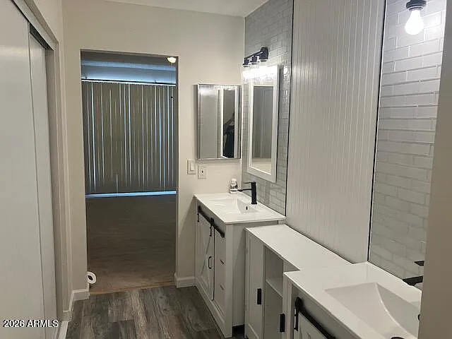 530 E Kerry Ln — Photo 29