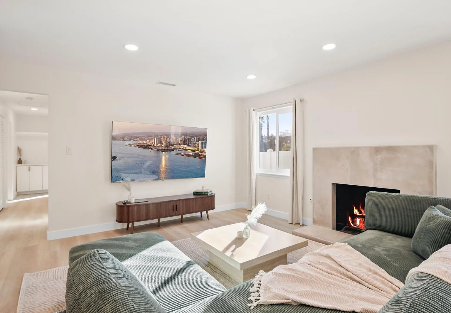 3 bed, 1650 sqft, $6,250 — Photo 3