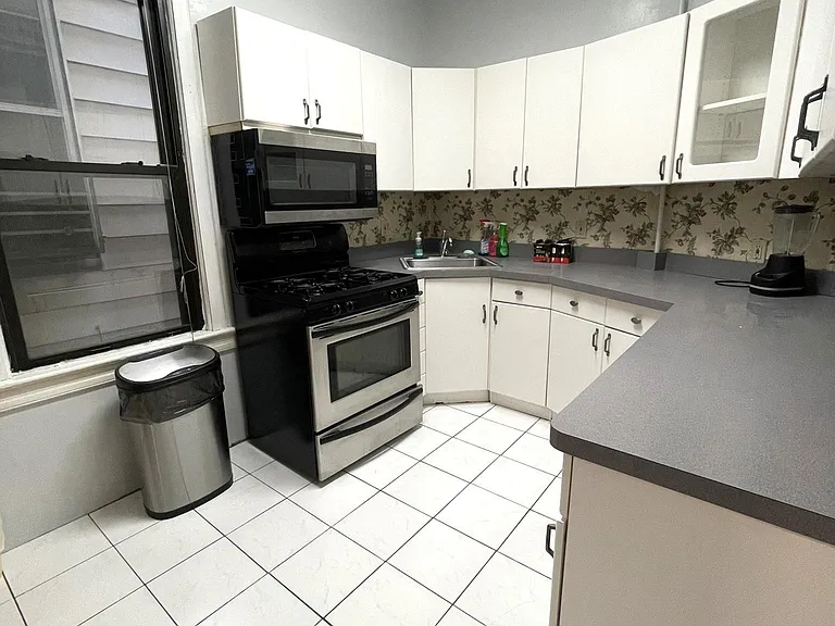 812 Pavonia Ave #1 — Photo 4