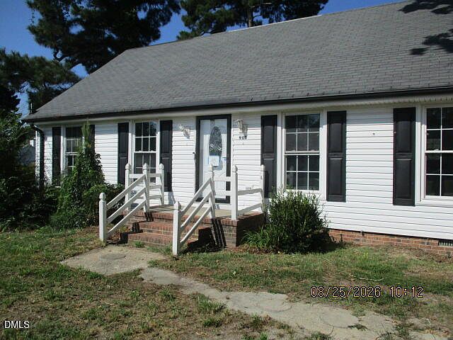 1st image of 900 Mashie Ln