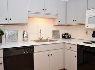 26 Fuller Rd APT 2, Foxboro, MA 02035