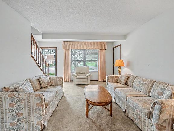 5th image of 11863 Charlemagne Dr