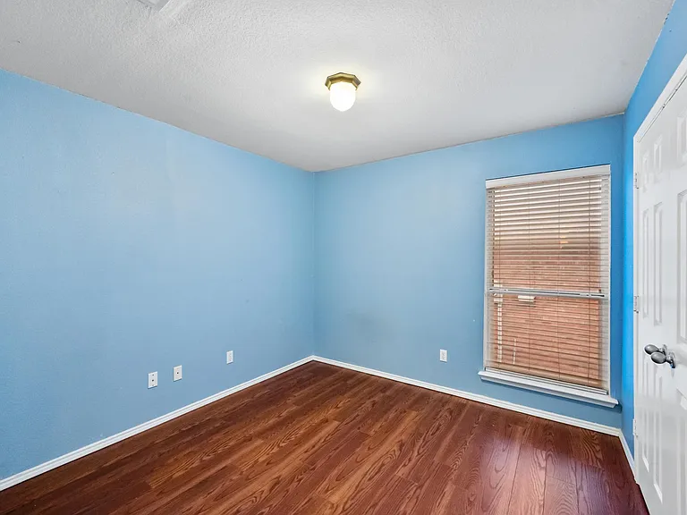 614 Douglas Dr — Photo 21