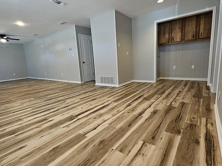 2625 Bennett Dr — Photo 3