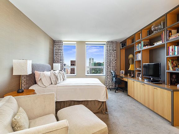 5th image of 15 W 53rd St #50B