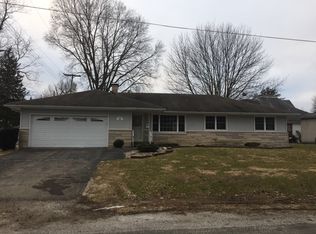 400 E Elm St, Moweaqua, IL 62550