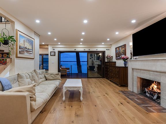 5th image of 3298 Radcliffe Ave