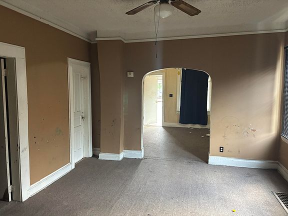 3rd image of 4856 Carey St