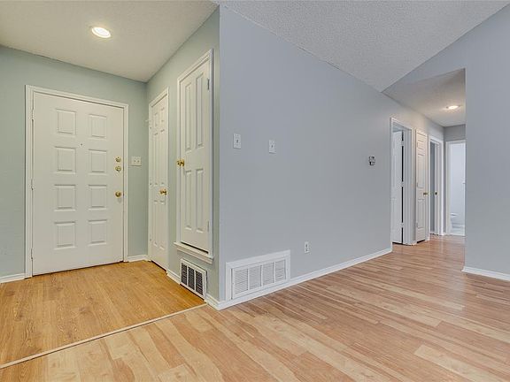 3rd image of 1321 N Creek Dr