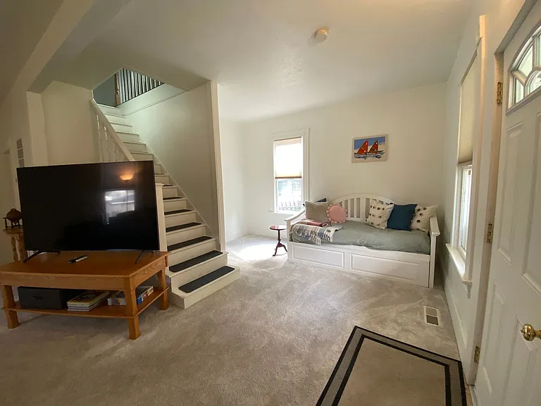 619 E 4th St — Photo 7