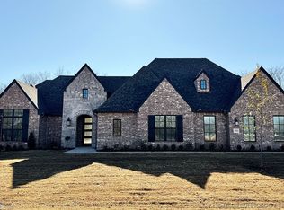 19136 E Canyon Ridge Rd, Owasso, OK 74055