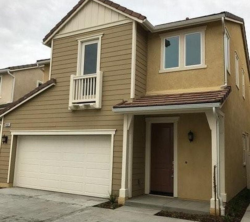 1st image of 20025 W Linnea Ct