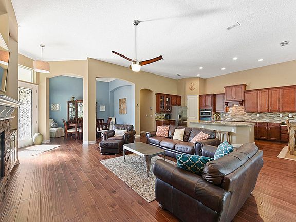 3rd image of 184 Cloisterbane Dr