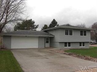 301 S 8th Ave, Brandon, SD 57005