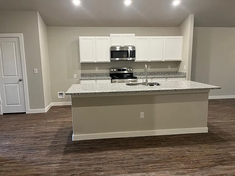 2911 Abbeville Ave — Photo 4