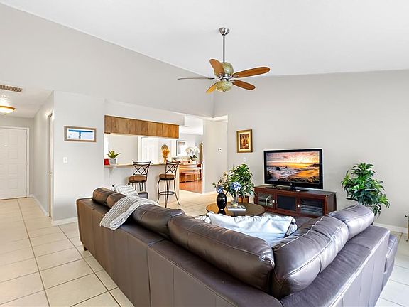 3rd image of 1904 Castle Bay Ct