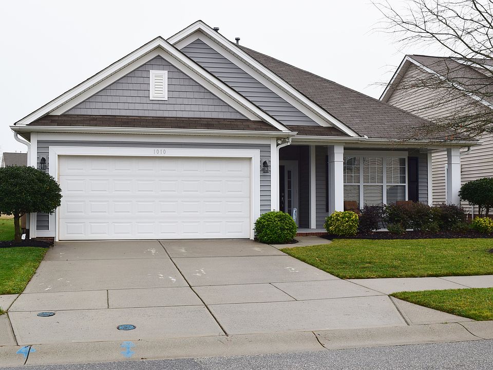 Great curb appeal!