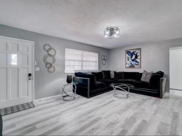 7404 NW 26th St, Bethany, OK 73008