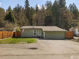81 E Sherwood Rd, Allyn, WA 98524