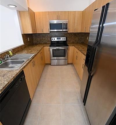 5th image of 5201 SW 31st Ave APT 118