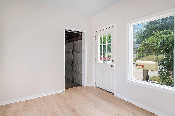 130 Plymouth Ave NE — Photo 13
