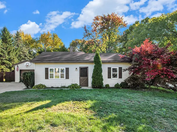 694 Riley St, Holland, MI 49424