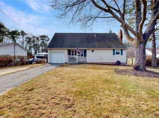 116 Hounslow Rd, Shirley, NY 11967