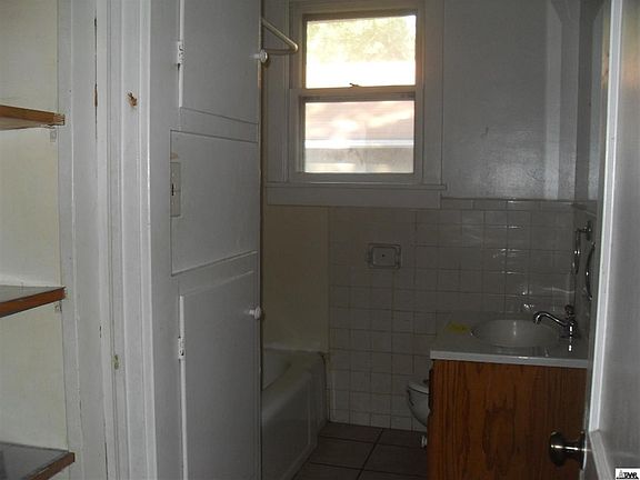 5th image of 2416 SE Ohio Ave