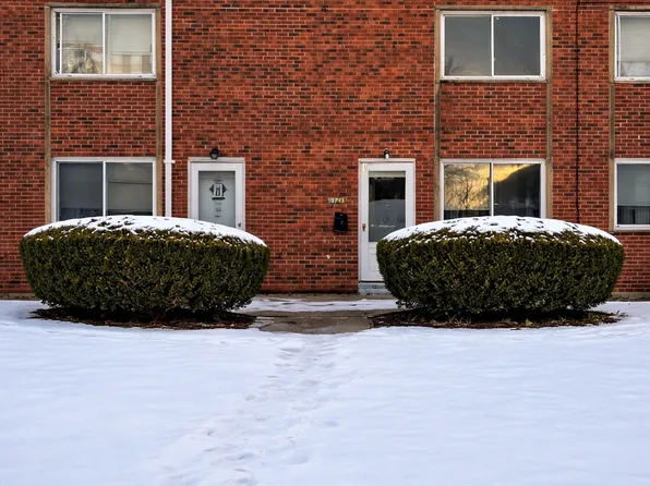 5974 Glenway Dr #A, Brookpark, OH 44142