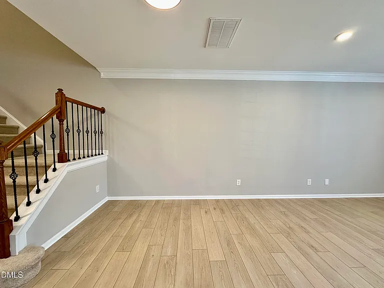 323 Longchamp Ln — Photo 15