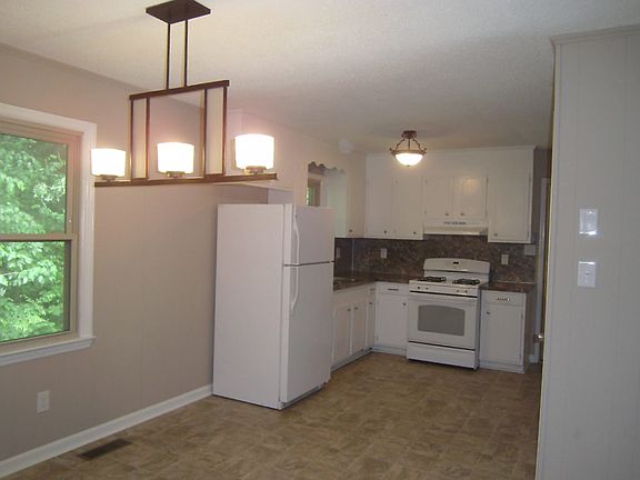 3rd image of 415 Shannon Park Dr