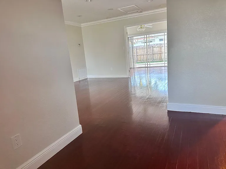 8670 NW 11th St — Photo 3