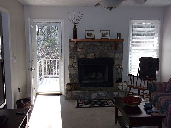 3rd image of 264 Woodridge Ln