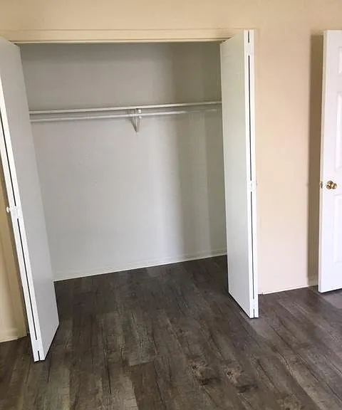 513 Newton St — Photo 14